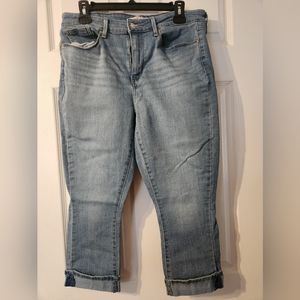 Signature by Levi Mid-Rise Capri Jeans